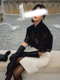 Blogger With The Same Striped Sbutaled Ass Skirt Show Black Hollow Lace Short Sleeves Shoulder Shirt Set